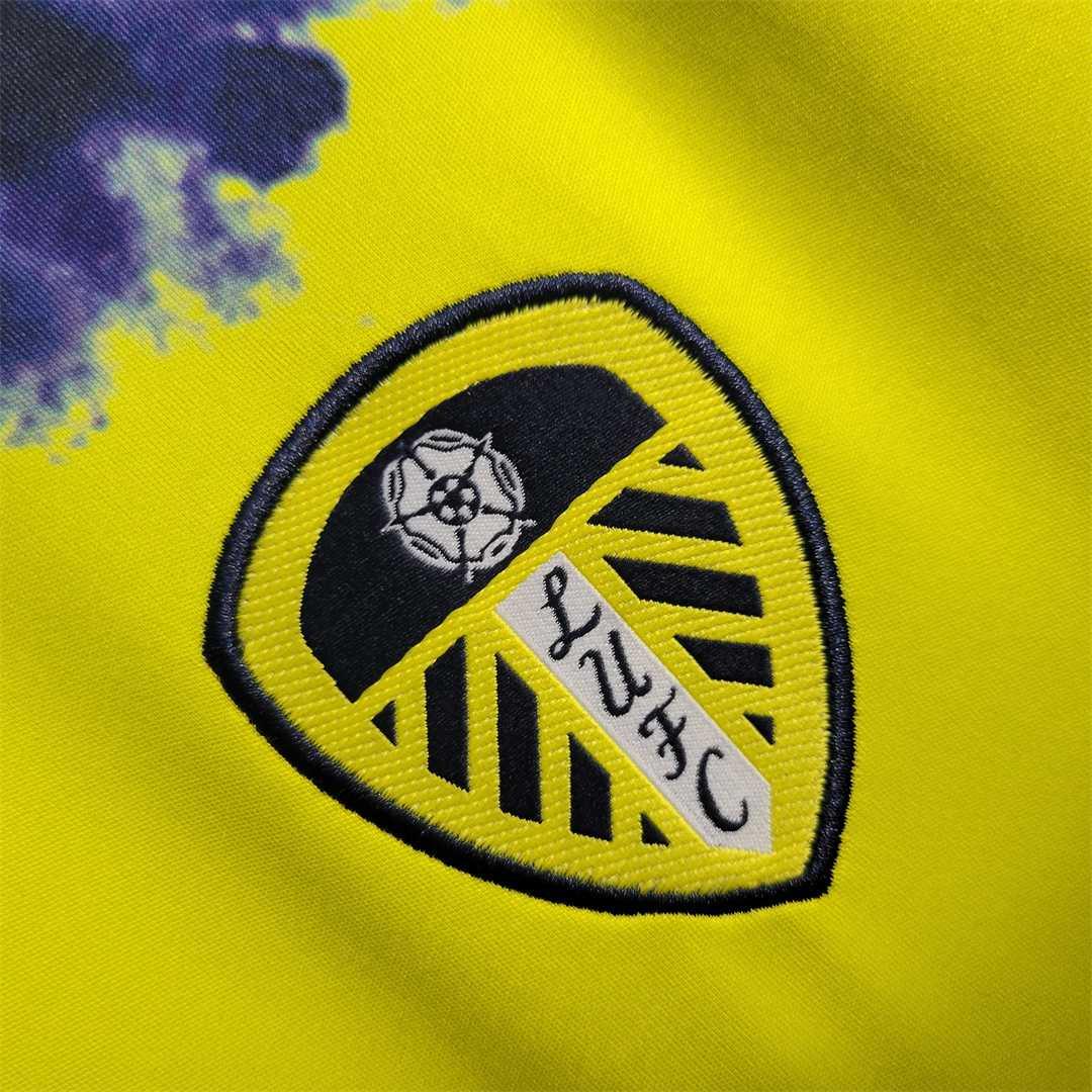 Maillot extérieur Leeds United 2022-23 Le 12-ème Maillot, maillot de football avec logo et détails de l'équipe.