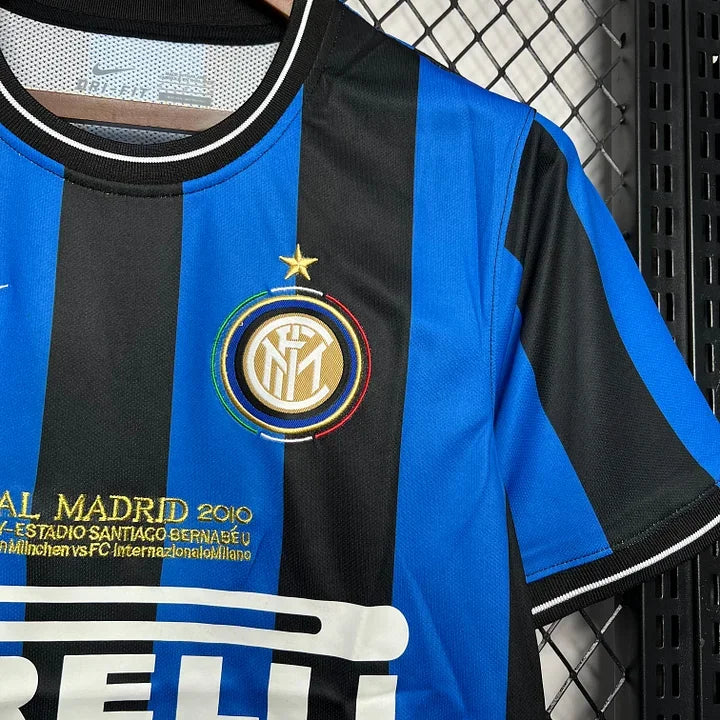 Maillot rétro de l'Inter Milan 2009 FINALE UCL, en tissu officiel, avec logo et détails du maillot de football vintage Le 12-ème Maillot