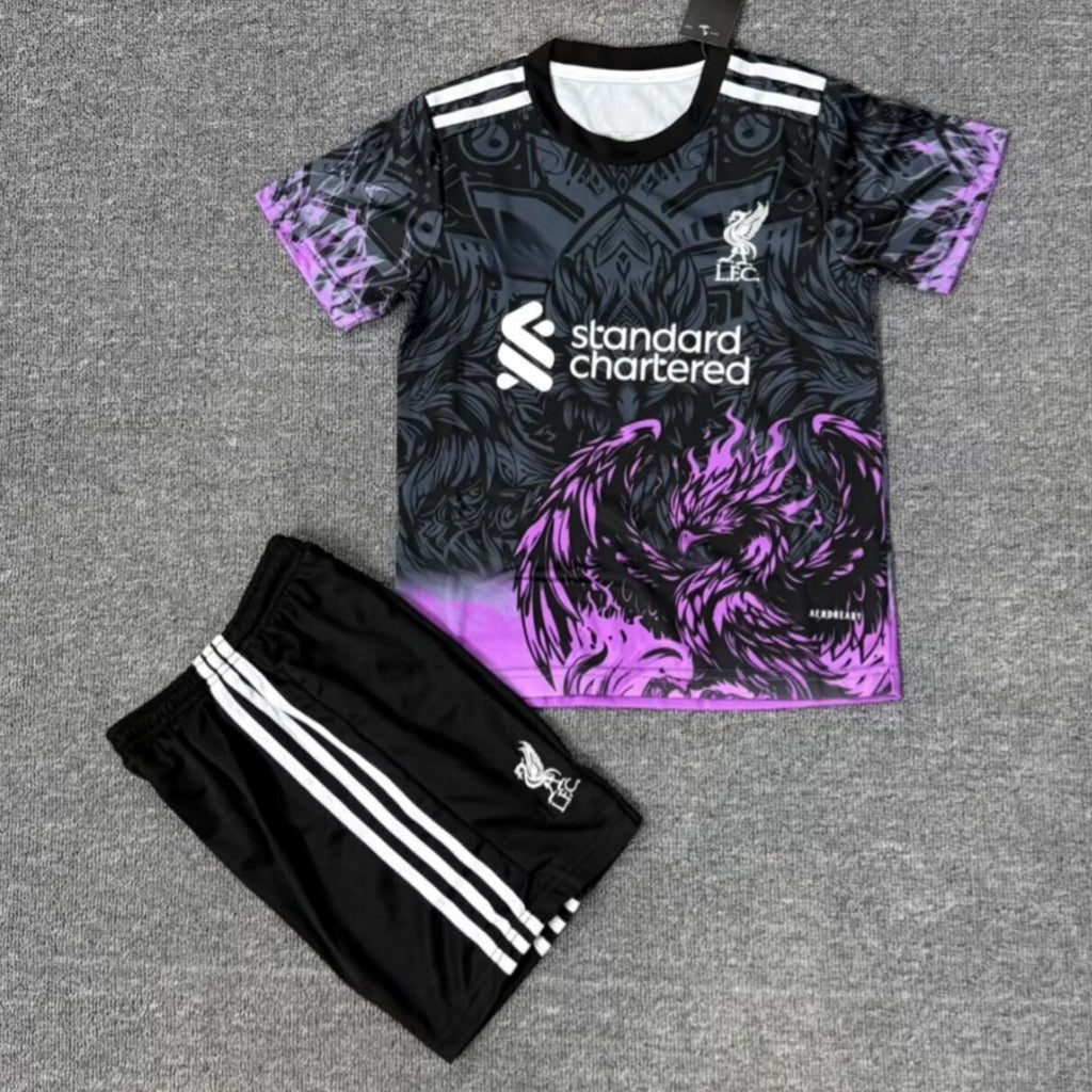 Ensemble pour enfant Liverpool violet Le 12-ème Maillot, maillot et short assortis pour jeunes supporters.