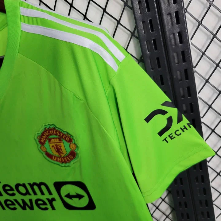 Maillot domicile Manchester United 2023 2024 de la marque Le 12 -ème Maillot, vue de face avec logo et détails du maillot rouge.