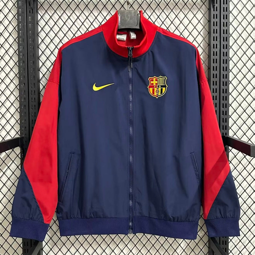 Veste coupe-vent réversible Le 12 -ème Maillot Barcelone en tissu léger, montrant les deux côtés colorés.