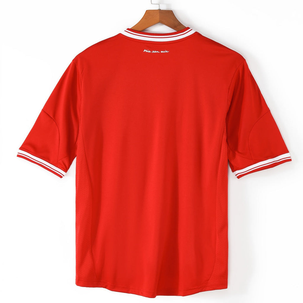 Maillot domicile rétro Bayern Munich 2013-2014 Le 12 -ème Maillot, maillot de football avec logo et design officiel.