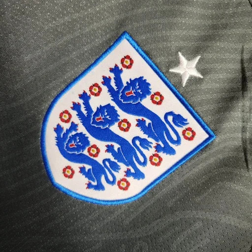 Maillot extérieur Angleterre 2023/24 Le 12, vue frontale avec logo et design officiel du maillot de football.