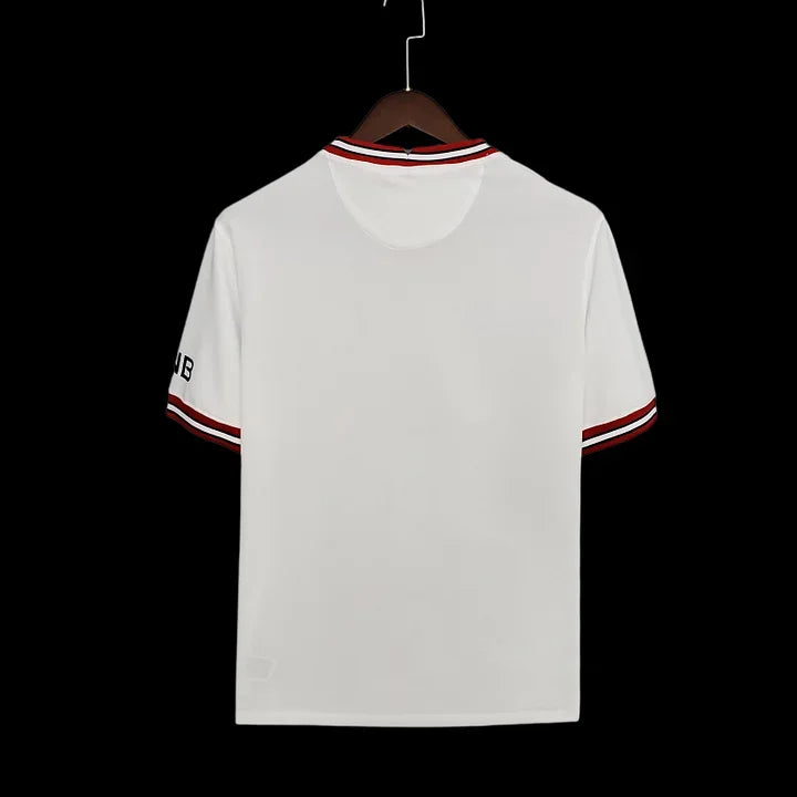 Maillot de football rétro Le 12 Paris 2017-2018, maillot de sport avec logo et design vintage visible sur l'image.