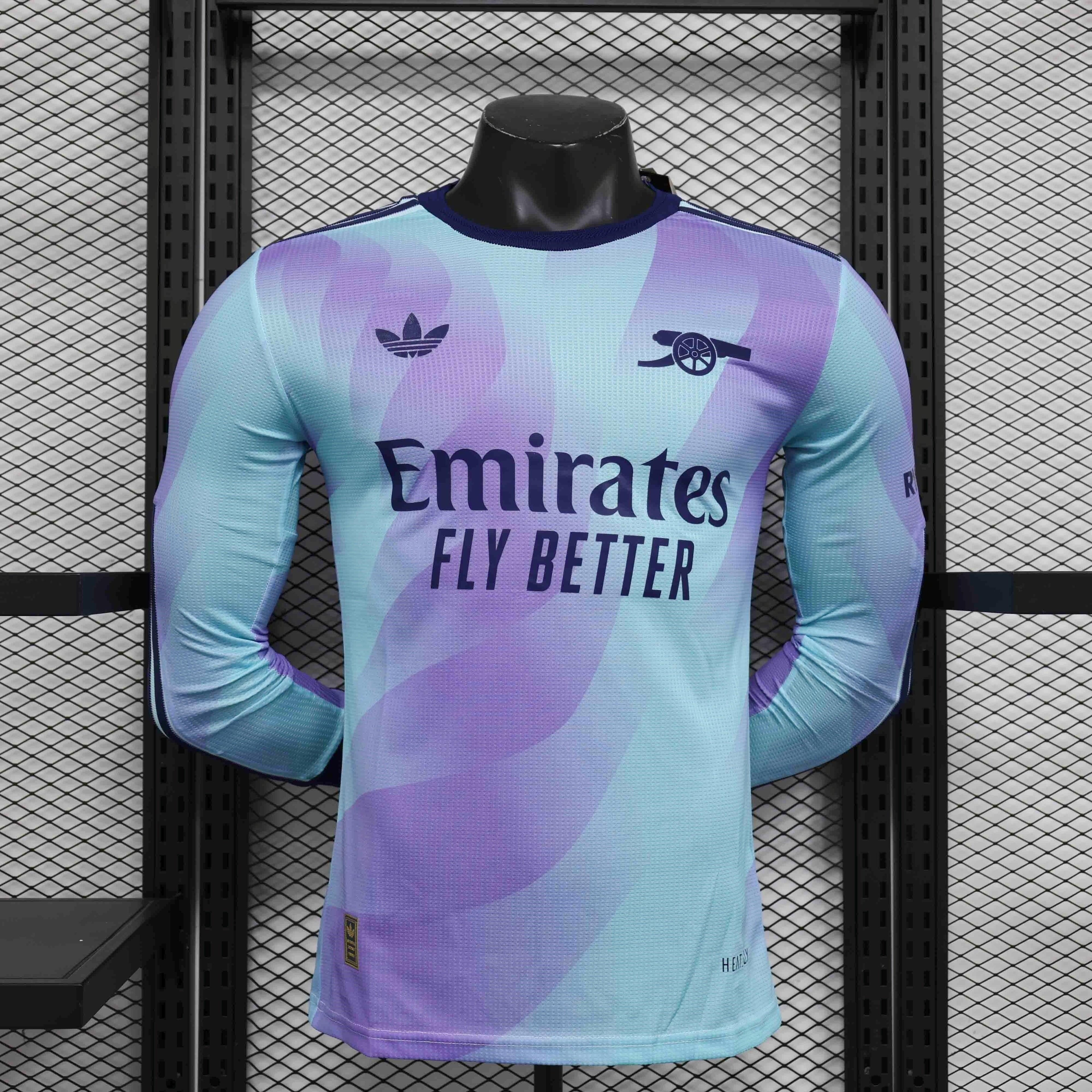 Maillot Arsenal manches longues 2024-25 Le 12 -ème Maillot, jersey de football bleu avec logo et détails de l'équipe.