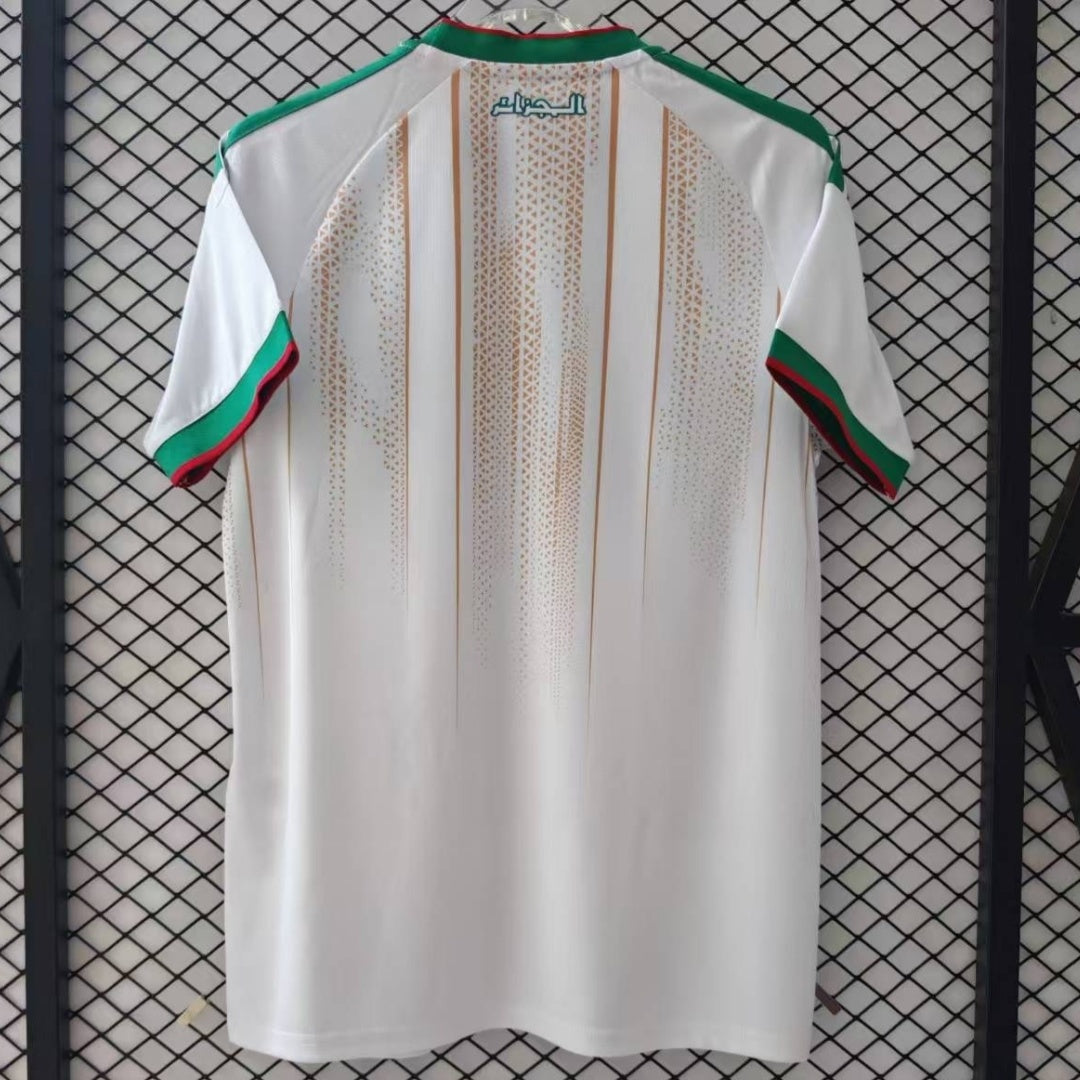 Maillot domicile Algérie 25/26 de Le 12 -ème Maillot, maillot de football avec les couleurs nationales et le logo.