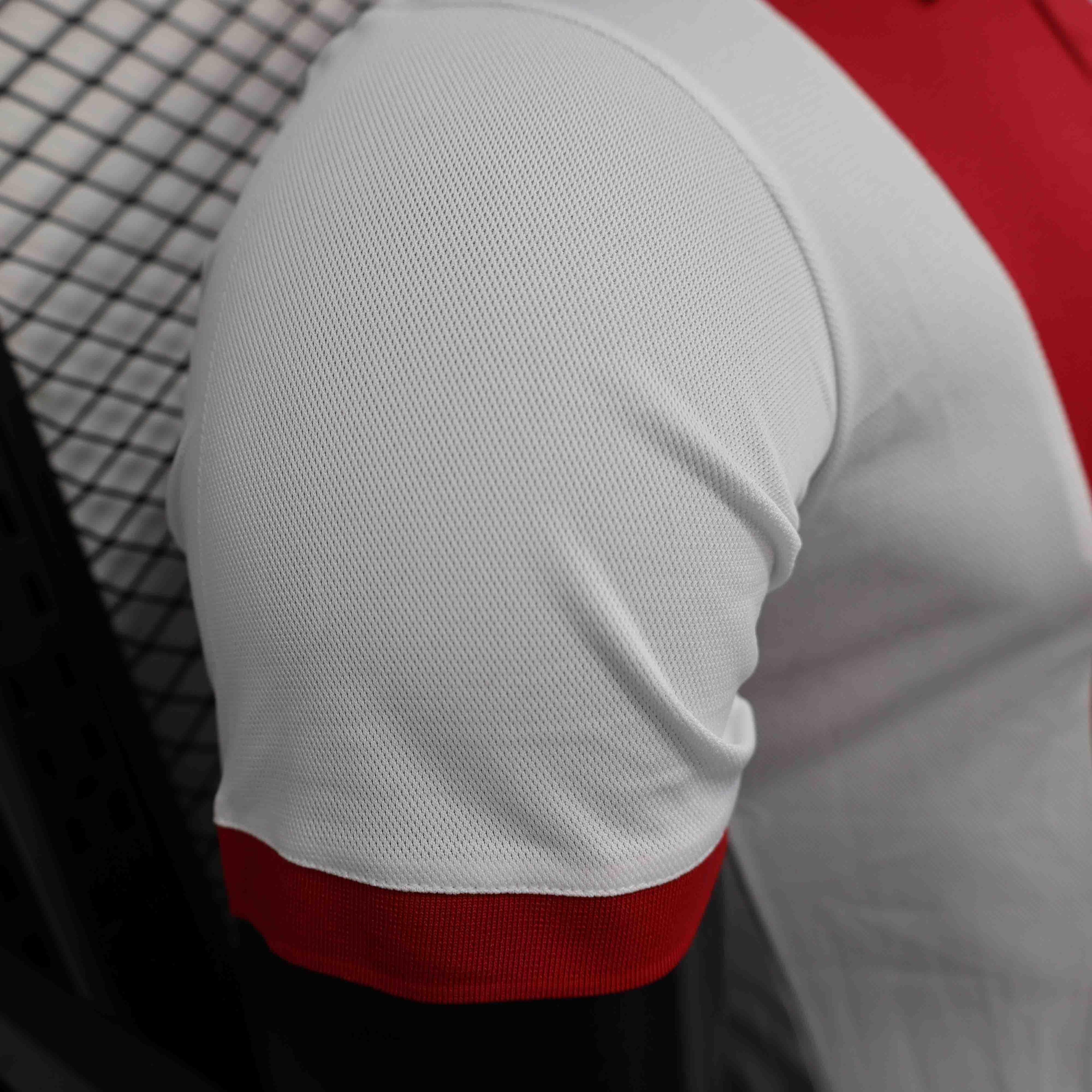 Maillot Ajax concept 2025-26 de la marque Le 12 -ème Maillot, maillot de football avec design moderne et logo Ajax visible.