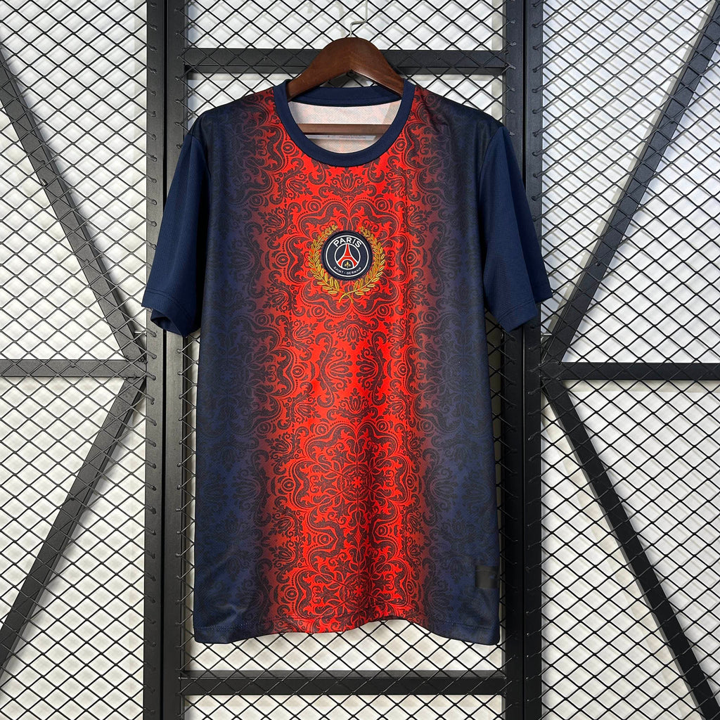 Maillot de football PSG 25/26 bleu et rouge Le 12 -ème Maillot, design sportif avec logo et détails colorés.