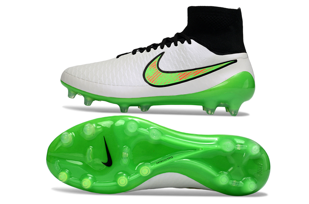Crampons MAGISTA OBRA ACC de Le 12 -ème Maillot, avec pointes métalliques pour la traction sur terrain glacé ou enneigé.