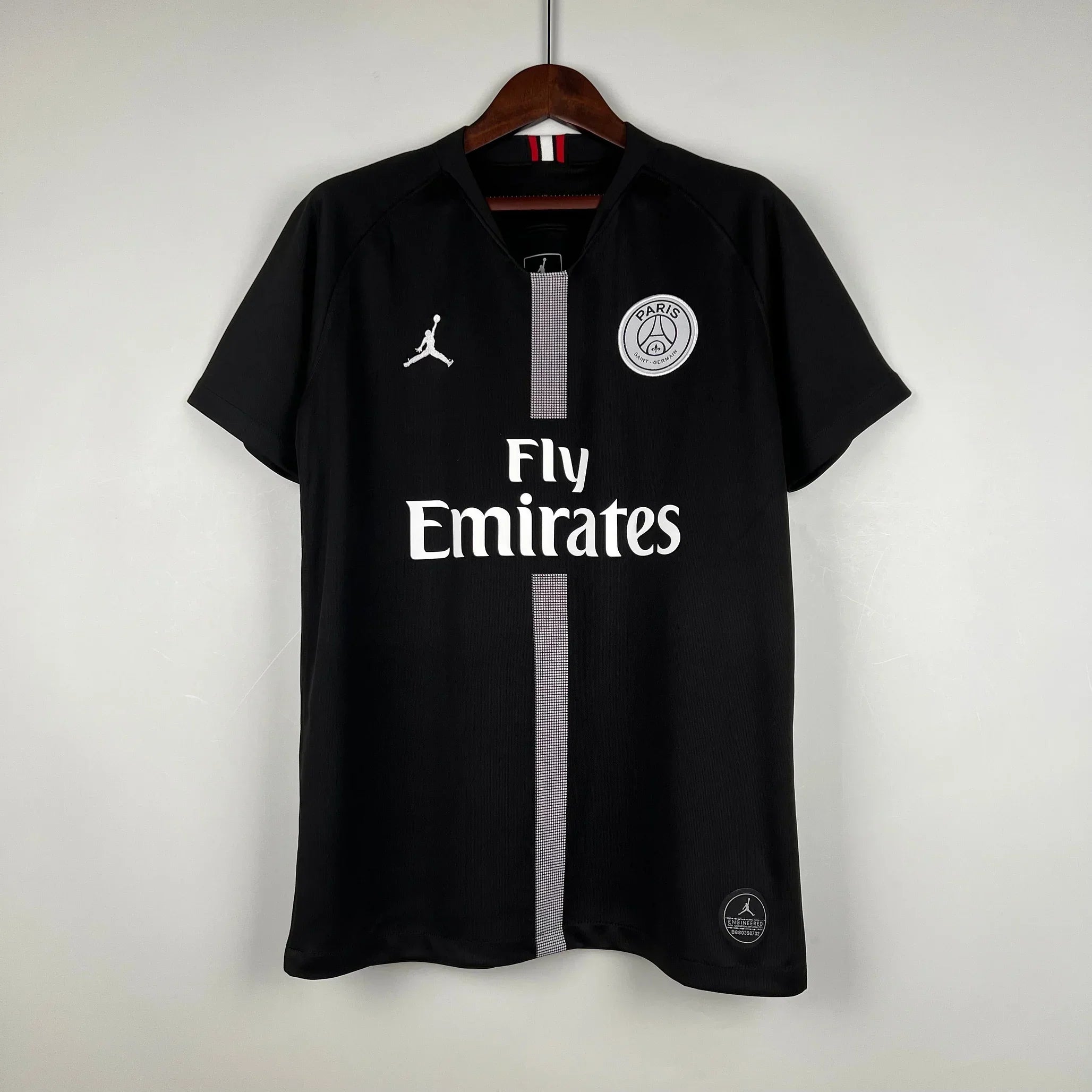 Maillot de football Le 12 -ème Paris Retro 2018 2019, vue frontale avec détails du design et logo de l'équipe.