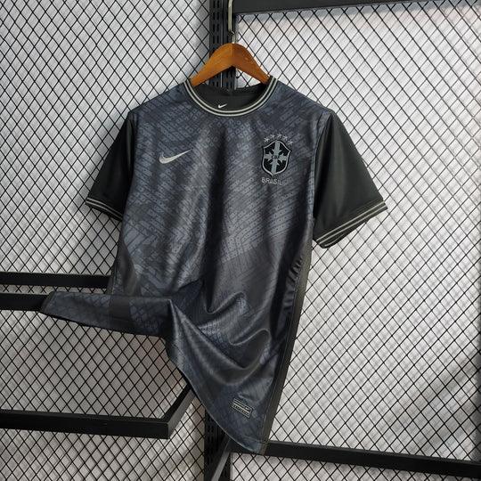 Maillot Brésil 2022 édition spéciale noir de Le 12 -ème Maillot, vue de face, détails du design en noir intégral.