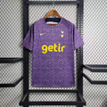 Maillot d'entraînement Tottenham 2023-24 Le 12-ème Maillot, logo et détails visibles sur le maillot.