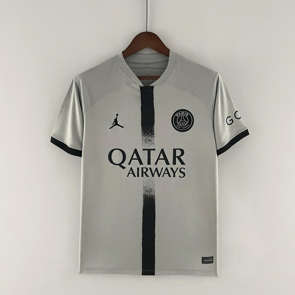 Maillot extérieur du Paris Saint-Germain 2022/23, marque Le 12 -ème Maillot, vue du maillot avec logo et détails du design.