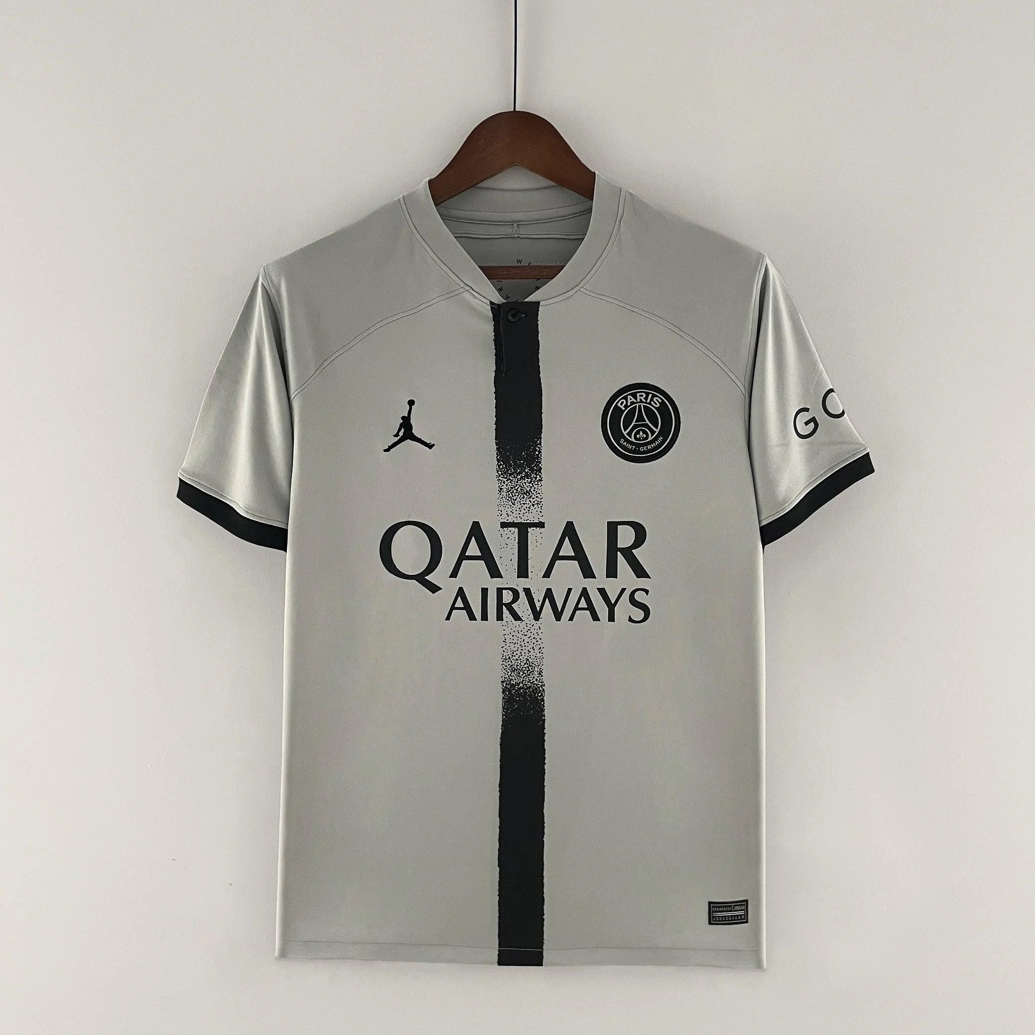 Maillot extérieur du Paris Saint-Germain 2022/23, marque Le 12 -ème Maillot, vue du maillot avec logo et détails du design.