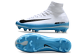Crampons Superfly 5 Elite de Le 12 -ème Maillot, vue de face montrant les pointes en acier et la fixation pour les chaussures d'escalade.