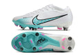 Crampons Mercurial Vapor XV Elite de Le 12 -ème Maillot, vue en gros plan avec pointes en métal et design technique pour football.