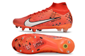 Crampons Mercurial Superfly IX Elite pour football, semelles à crampons en métal, conçus pour jouer sur terrain en herbe.