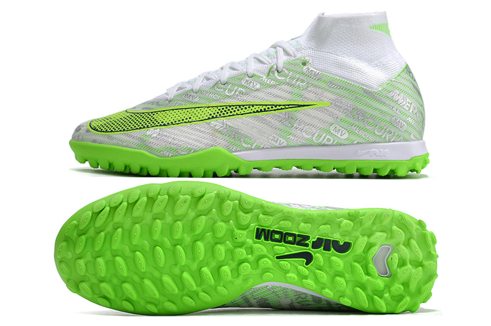 Crampons Mercurial Superfly IX Elite pour football, chaussures de sport avec semelles à crampons noires.