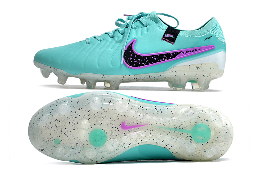 Crampons Tiempo Legend X Elite de Le 12 -ème Maillot, fixation robuste pour football, visibles avec crampons en acier et logo sur la chaussure.