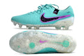 Crampons Tiempo Legend X Elite de Le 12 -ème Maillot, fixation robuste pour football, visibles avec crampons en acier et logo sur la chaussure.