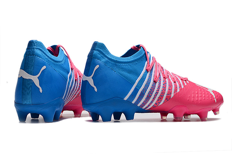Crampons Future Z 1.3 Teazer FG de Le 12 -ème Maillot, vue des pointes et du design en acier pour l'escalade ou la randonnée.