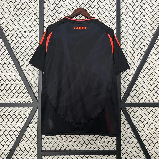 Maillot extérieur de la Colombie 2024/2025 Le 12, maillot de football avec couleurs vives et logo de l'équipe nationale.
