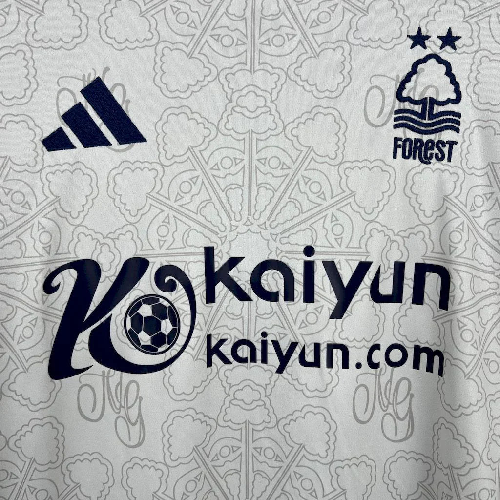 Maillot Forest 2025/2026 de Le 12 -ème Maillot, vue front avec design vert et détails sportifs.