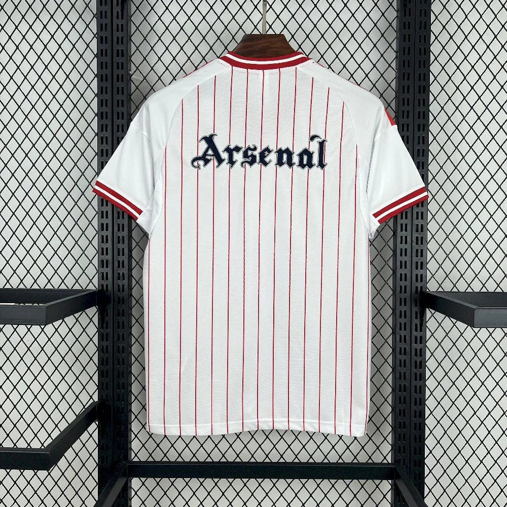 Maillot Arsenal concept 2025-26 de Le 12 -ème Maillot, maillot de football avec design innovant et logo de l'équipe.