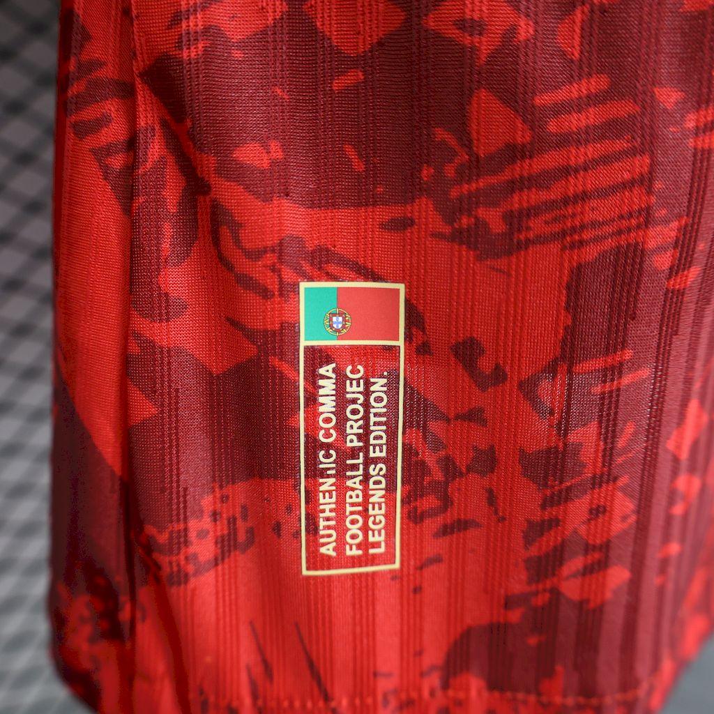 Maillot Portugal concept 2025-26 de Le 12 -ème Maillot, maillot de football avec design moderne, détails du logo et couleurs nationales.