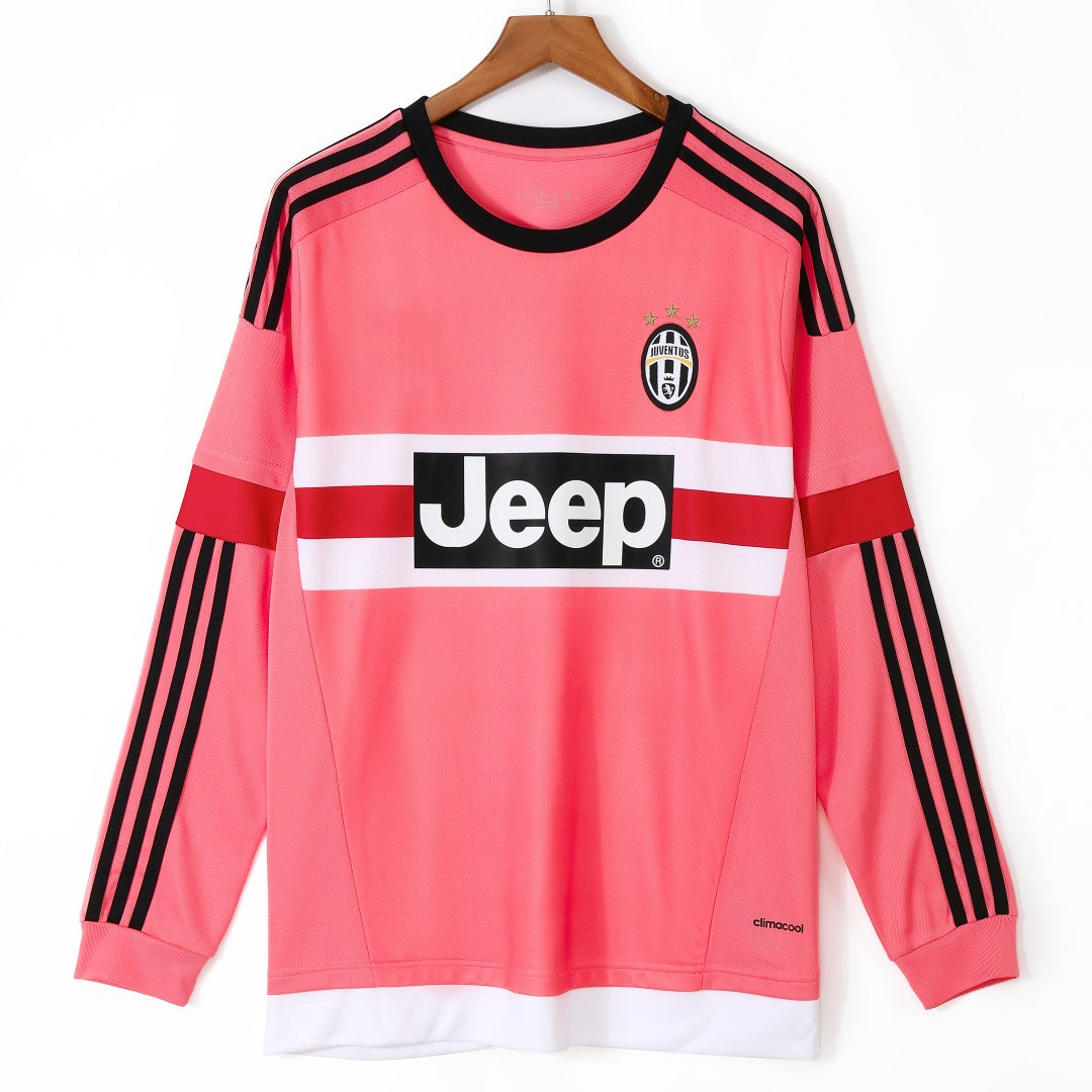 Maillot extérieur rétro Juventus 2015-2016 à manches longues, signé Le 12-ème Maillot, vue front sur fond blanc.
