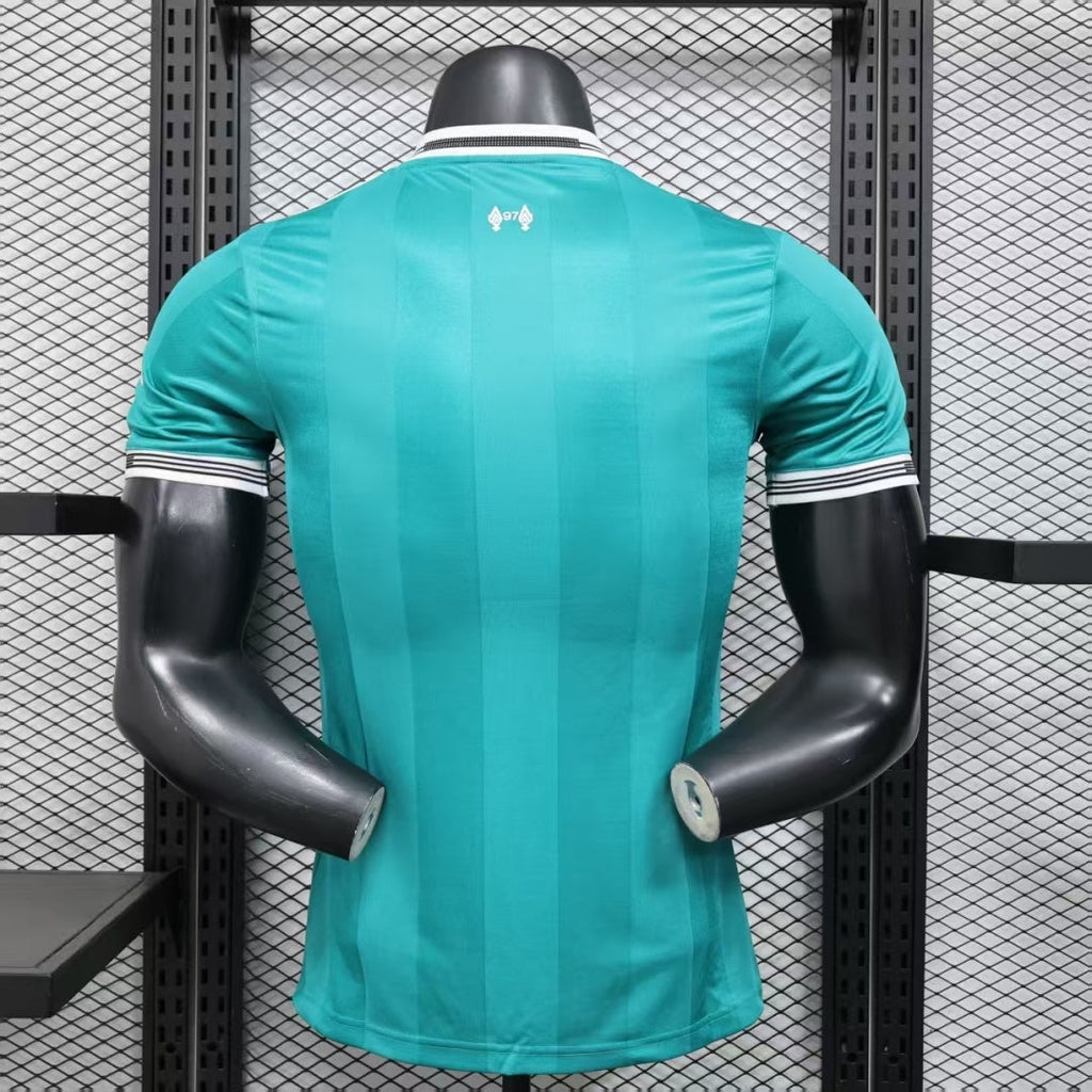 Maillot Liverpool Third 25/26 Le 12 -ème Maillot, maillot de football avec logo et design de la saison 2025-2026, vue de face