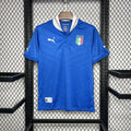 Maillot domicile rétro de l'équipe Italie 2012, marque Le 12 -ème Maillot, vue avant du maillot de football rouge et blanc