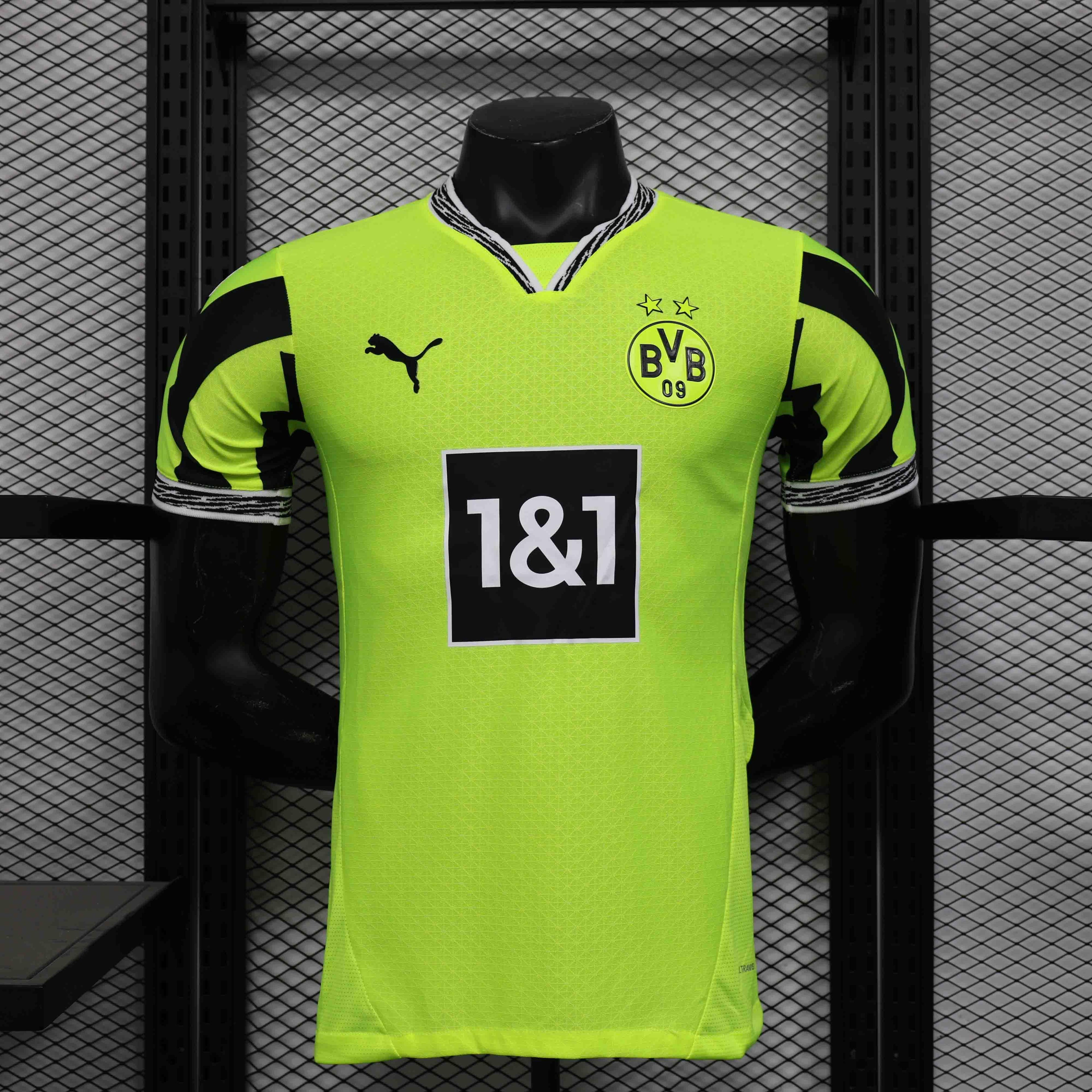 Maillot Dortmund 25-26 de Le 12 -ème Maillot, maillot de football avec logo et couleurs officielles, vue de face.