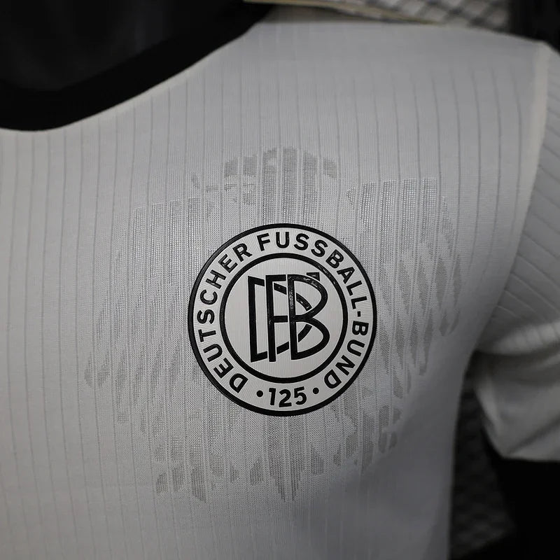 Maillot de football Allemagne concept 2025-26 de la marque Le 12 -ème Maillot, vue de face avec design moderne et logo officiel.