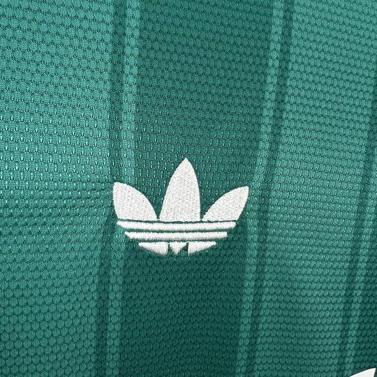 Maillot Aston Villa édition spéciale vert 2024-2025 de la marque Le 12, vue de face avec logo et détails du maillot.