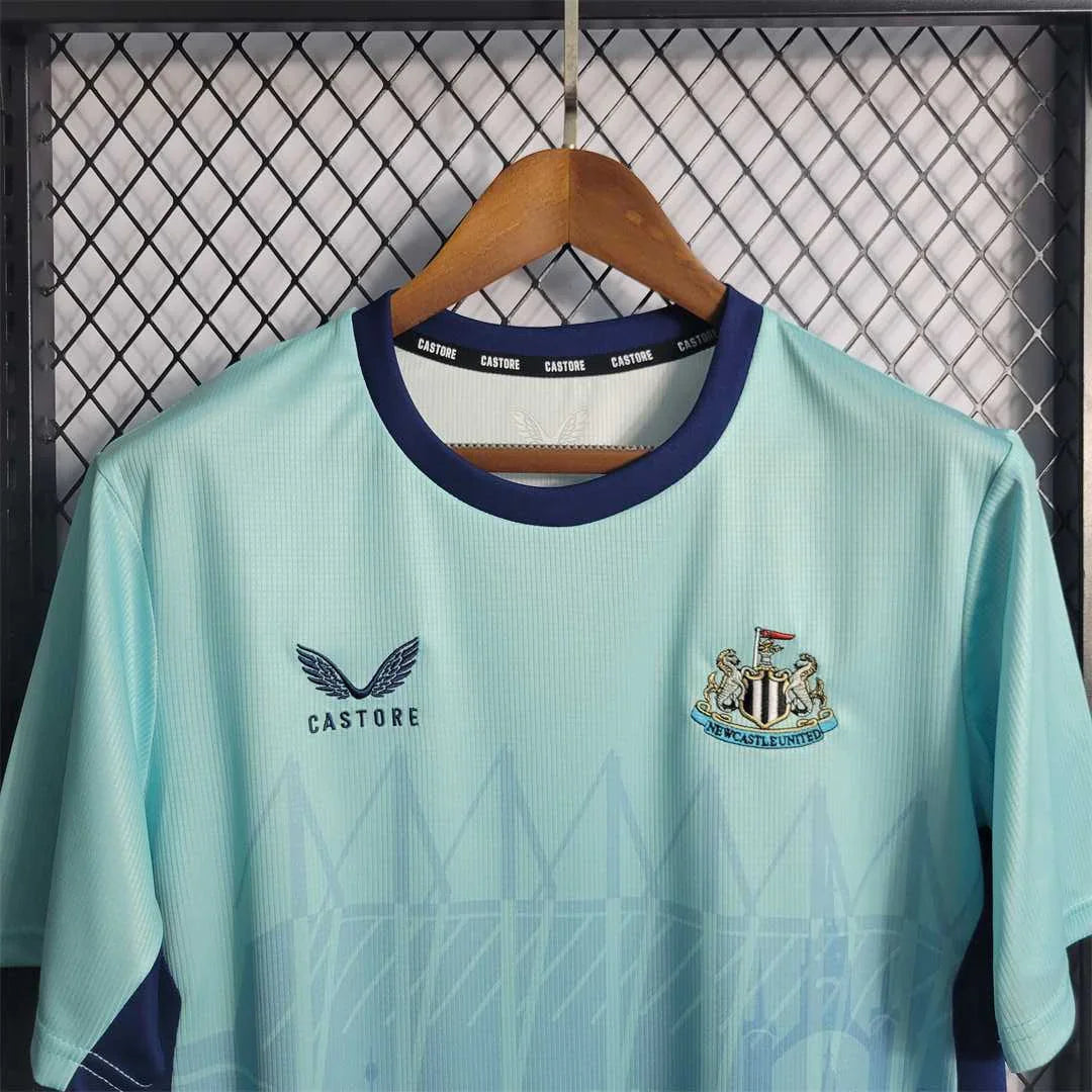 Maillot d'entraînement Newcastle 2022-23 Le 12 -ème Maillot, jersey de football avec logo et design sportif visible.