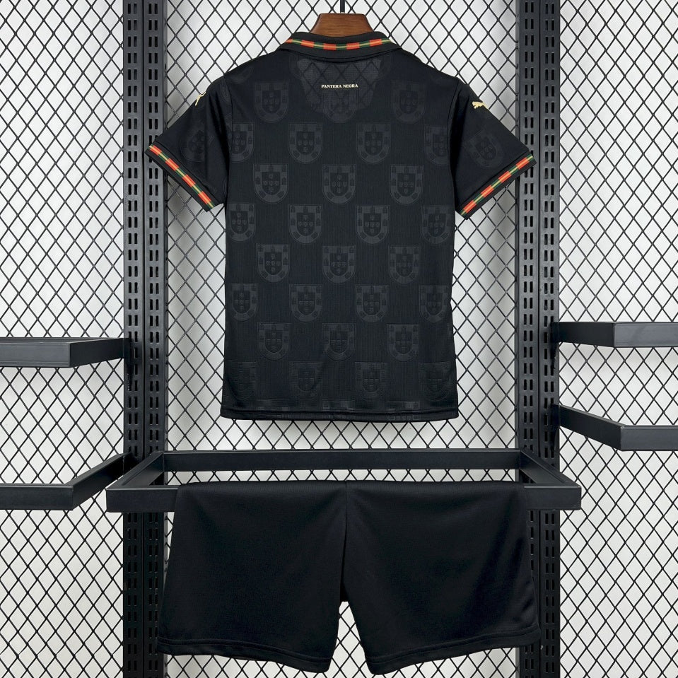 Ensemble pour enfant Portugal 25/26 ans, maillot spécial Le 12-ème Maillot, tenue sportive colorée avec logo Portugal.