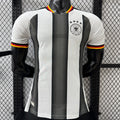 Maillot blanc de l'équipe d'Allemagne 25/26, modèle Le 12 -ème Maillot, porté par un joueur, vue de face.