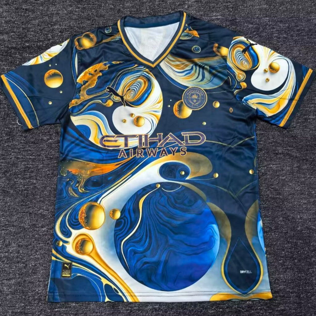 Maillot de football Manchester City pour enfants 25/26 ans, marque Le 12 -ème Maillot, en tissu bleu avec logo de l'équipe.