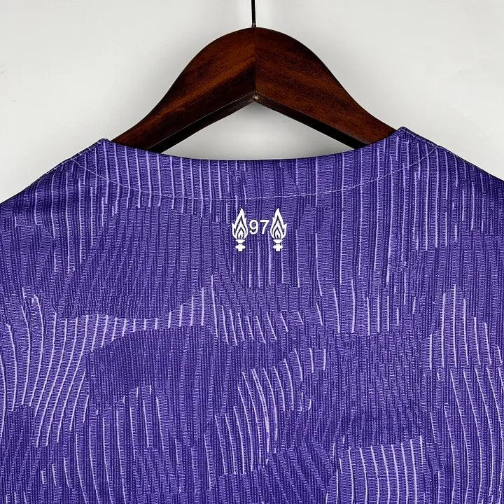 Maillot Liverpool saison 2023-2024 troisième, marque Le 12 -ème Maillot, vue du devant avec design et logo du club.