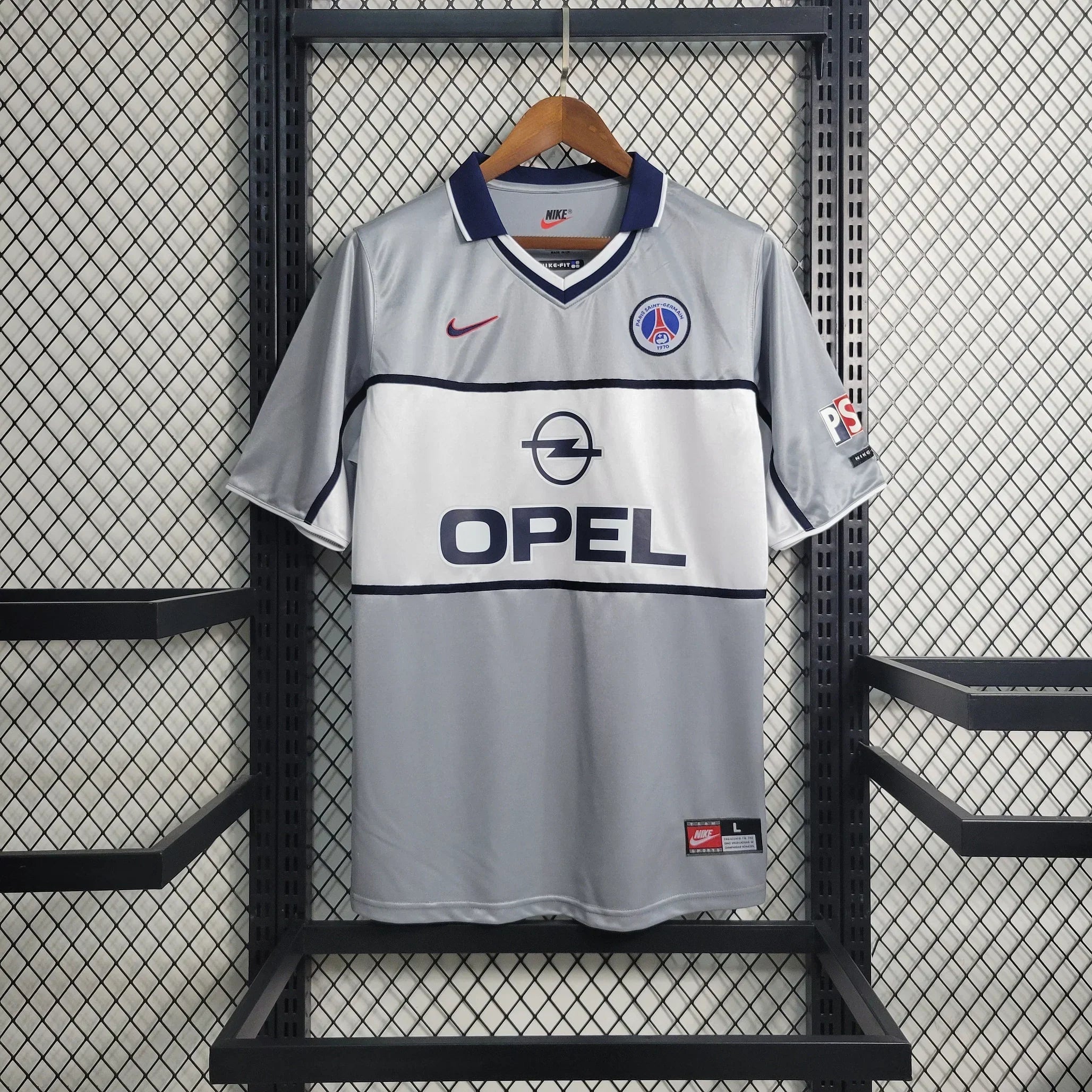 Maillot Paris Retro 2000 Le 12 -ème Maillot, maillot de football blanc avec logo et détails vintage, vue frontale