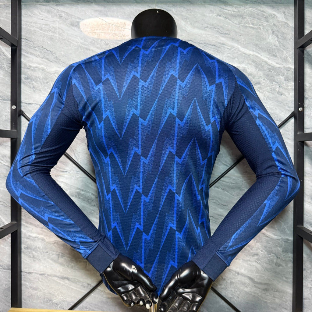 Maillot extérieur de football Arsenal 25/26 à manches longues, fabriqué par Le 12 -ème Maillot, vue de face.