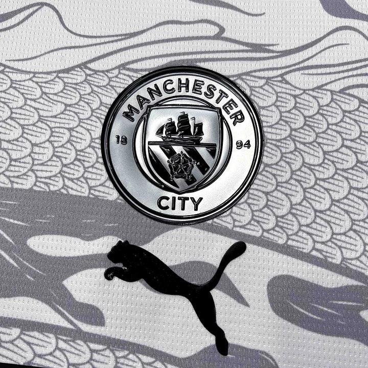 Maillot Manchester City saison 2023-2024 édition Nouvel An Chinois, marque Le 12 -ème Maillot, vue de face avec détails colorés