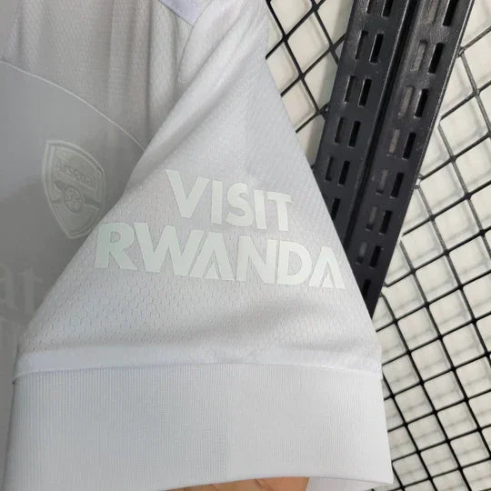 Maillot Arsenal blanc 2021 2022 de la marque Le 12 -ème Maillot, vue de face avec logo et détails du maillot de football