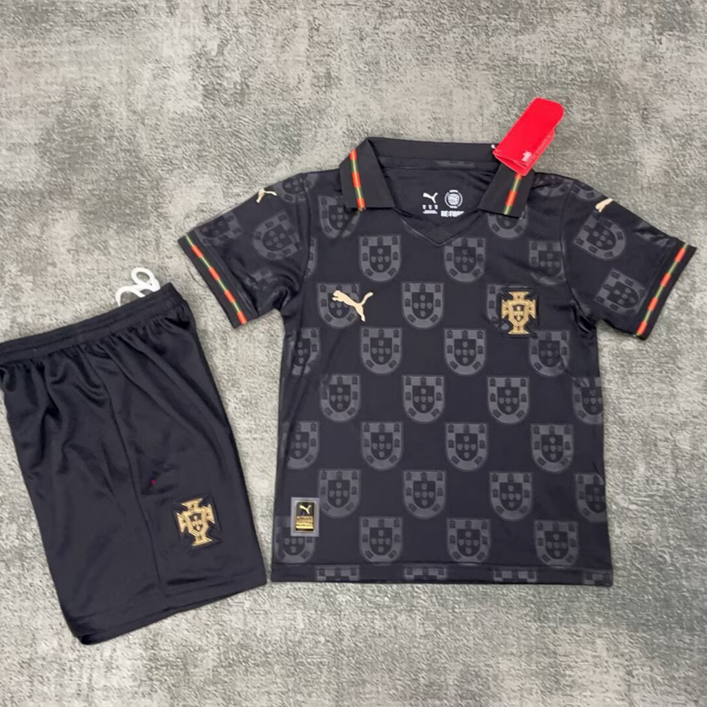 Ensemble pour enfant Portugal Le 12 -ème Maillot, maillot et short colorés avec logo Portugal, taille 25/26.