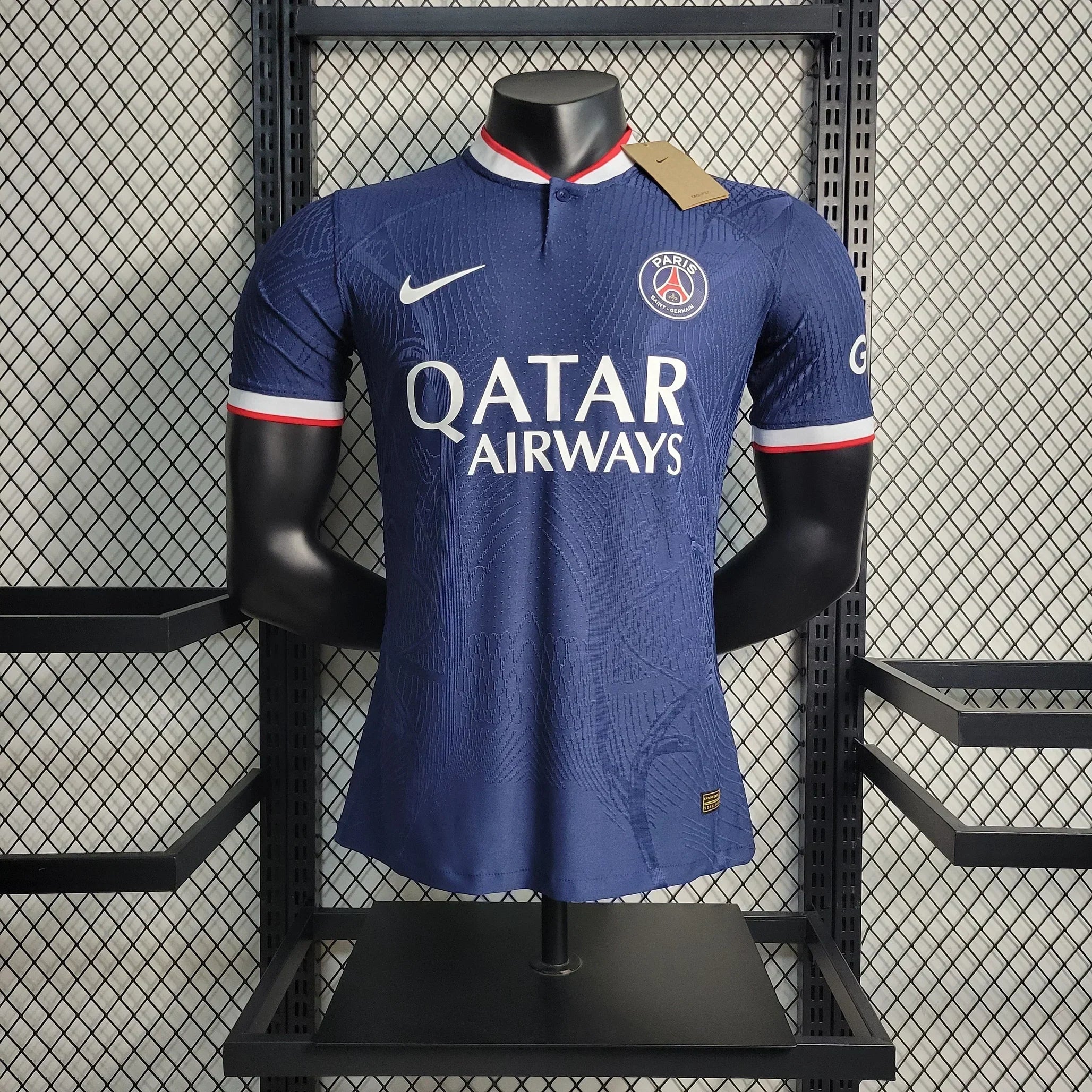 Maillot de football Paris 2023-2024 Le 12 -ème Maillot, vue de face avec détails du design et logo de l'équipe.