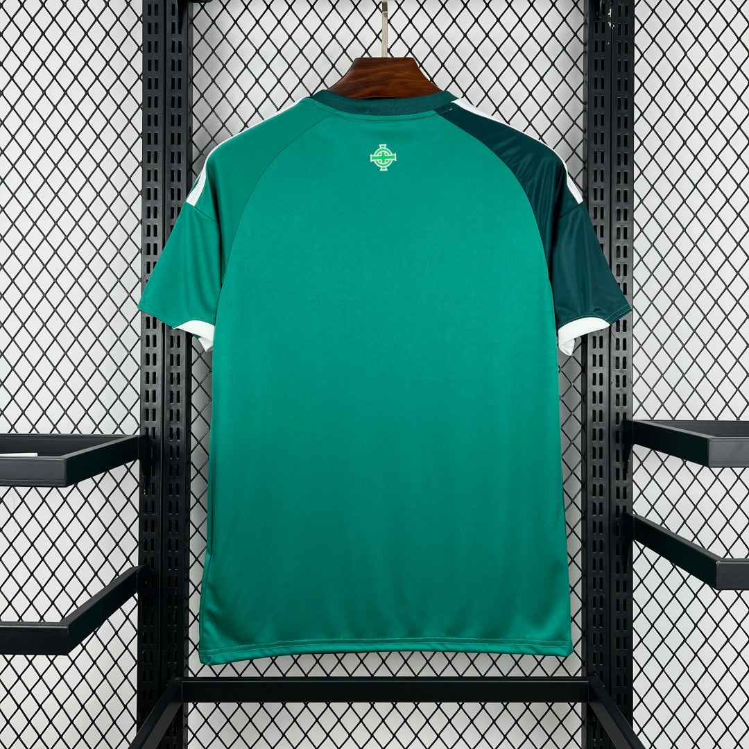 Maillot domicile Northern Ireland 25/26 Le 12 -ème Maillot, maillot de football avec logo et couleurs traditionnelles.