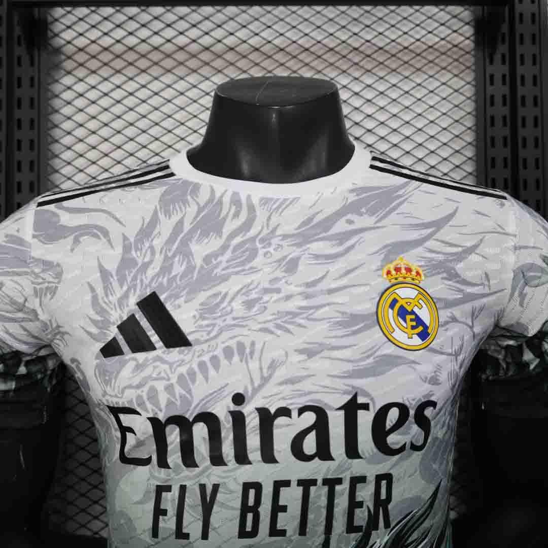 Maillot de football Real Madrid concept 2025-26, marque Le 12 -ème Maillot, vue de face avec logo et détails du design.