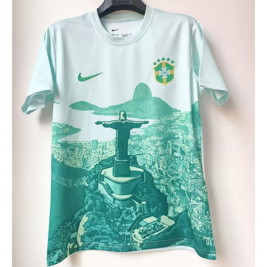 Maillot de football Brésil 25/26 vert, modèle spécial, par la marque Le 12 -ème Maillot, vue de face avec logo et détails colorés