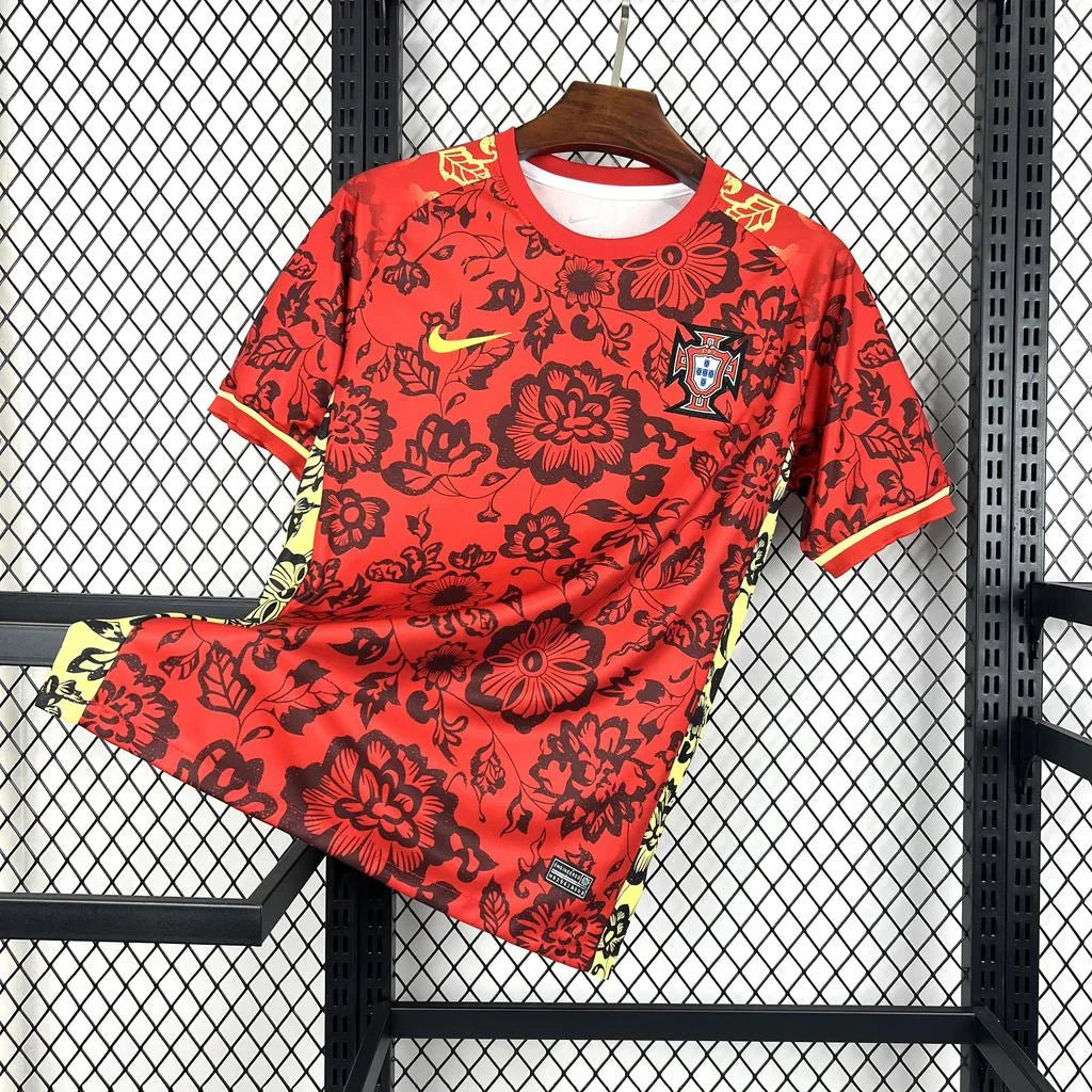 Maillot Portugal concept 2024-25 de Le 12 -ème Maillot, jersey de football avec design moderne et couleurs nationales, vue frontale.